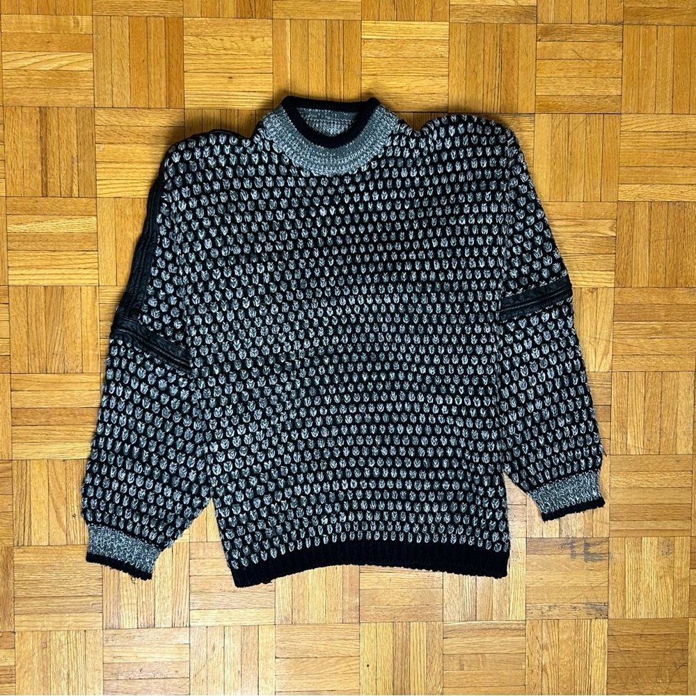 Street Scenes Vintage 1990s Black/White/Grey Large Knitted Crewneck Sweater